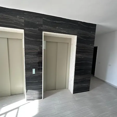 Skampini Qerret * Golem (Tirana)