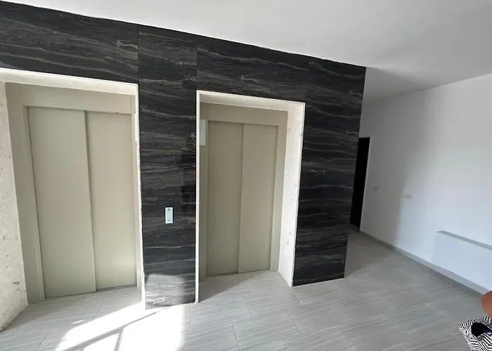 Skampini Qerret * Golem (Tirana)