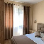Skampini Qerret Golem (Tirana)